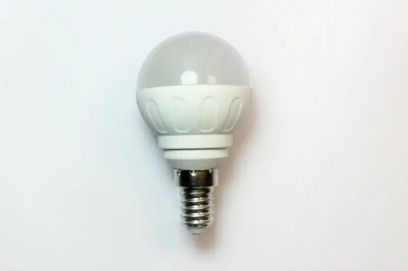Pikatoimitus LED lamppu E14-G45 5W 3000K